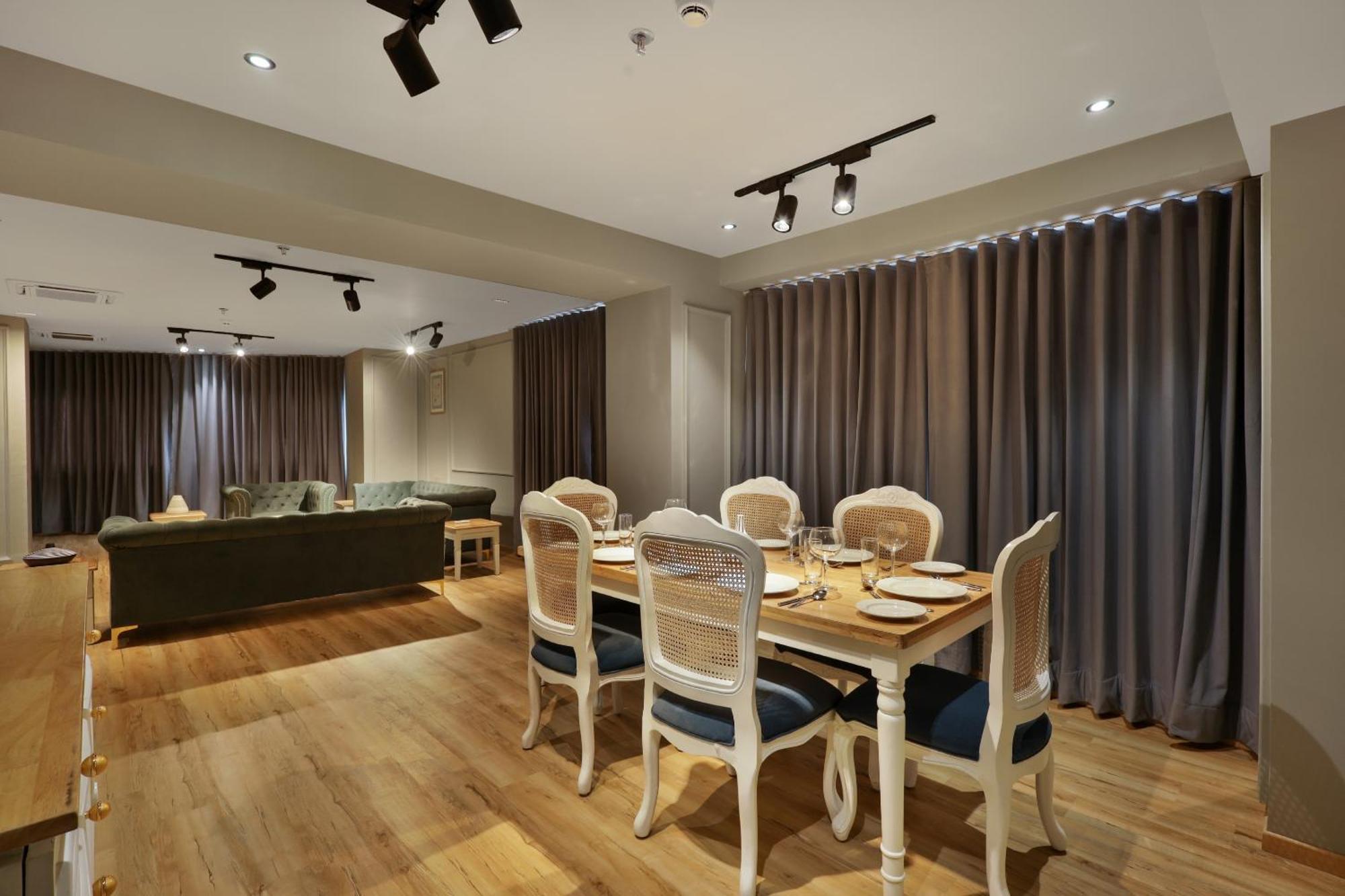 Sunday Hotel 巴罗达 外观 照片