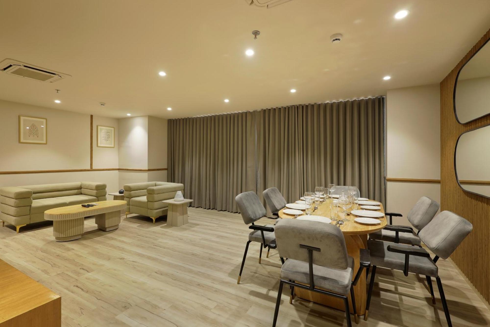 Sunday Hotel 巴罗达 外观 照片