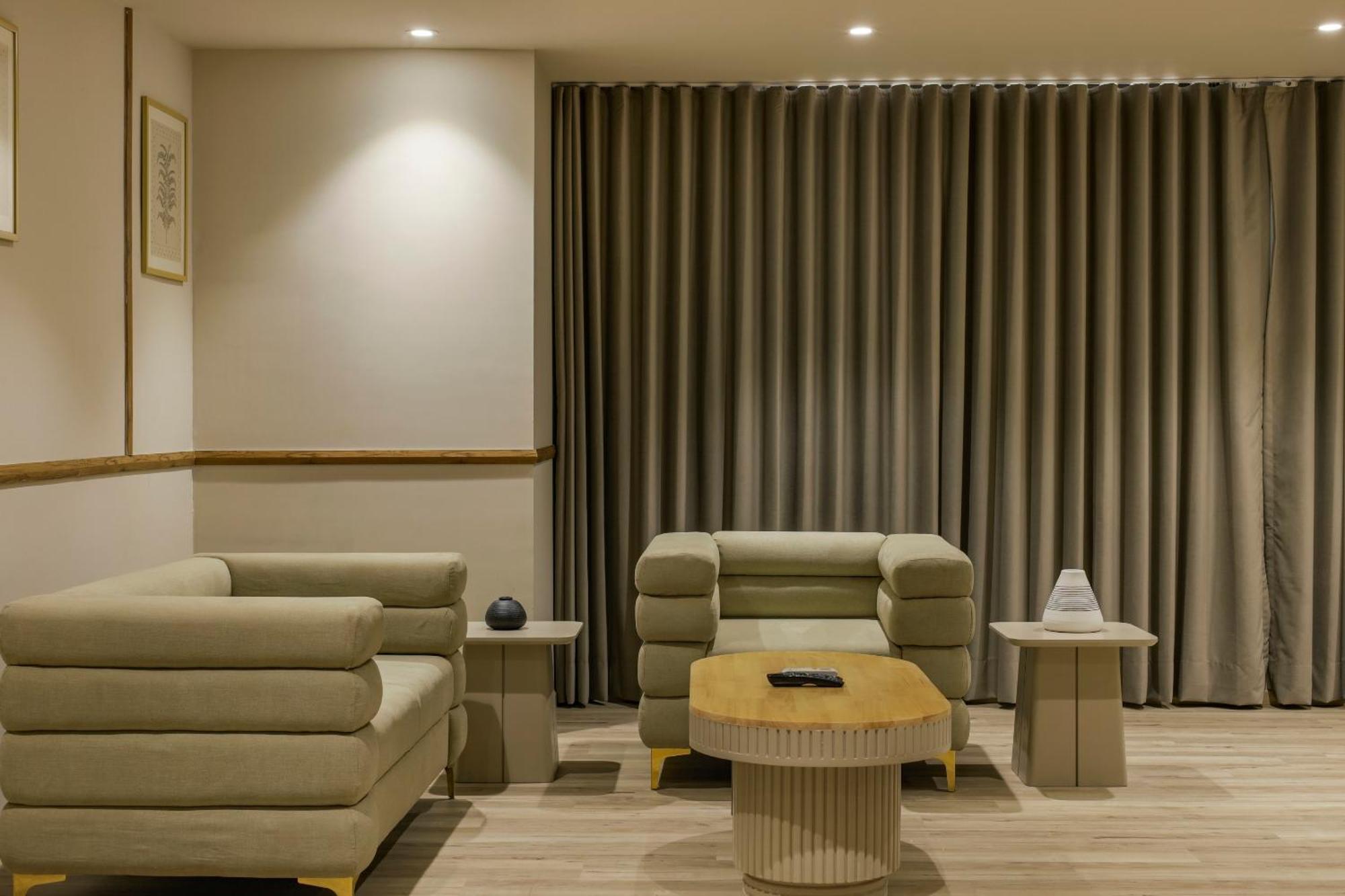 Sunday Hotel 巴罗达 外观 照片