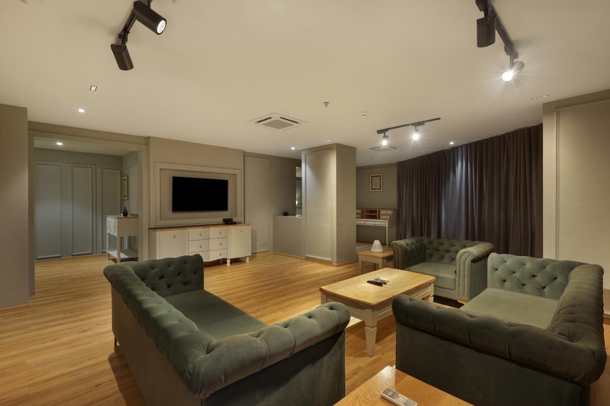Sunday Hotel 巴罗达 外观 照片