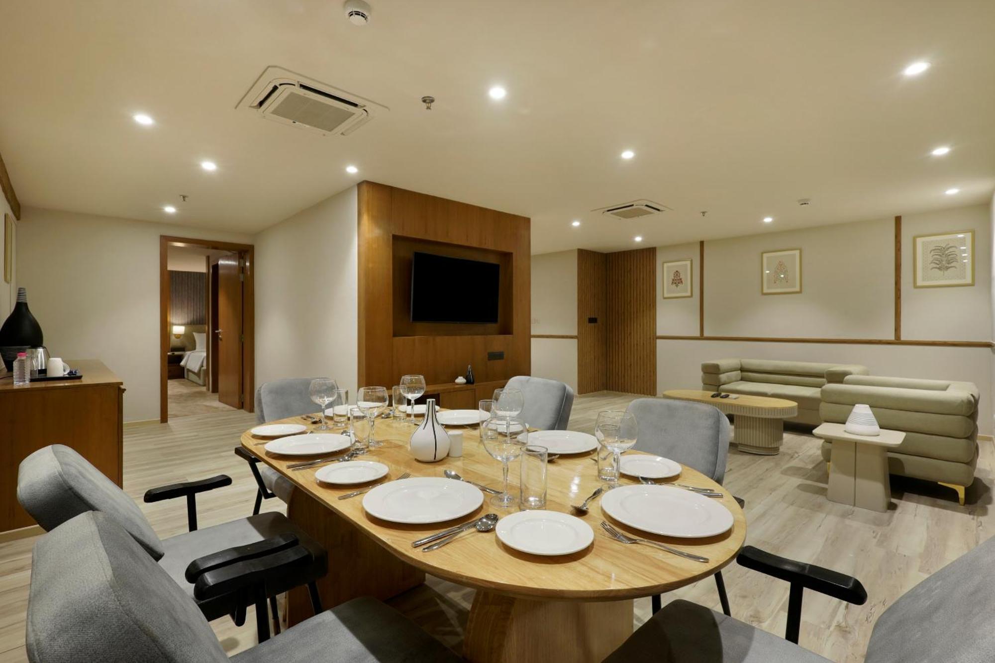 Sunday Hotel 巴罗达 外观 照片