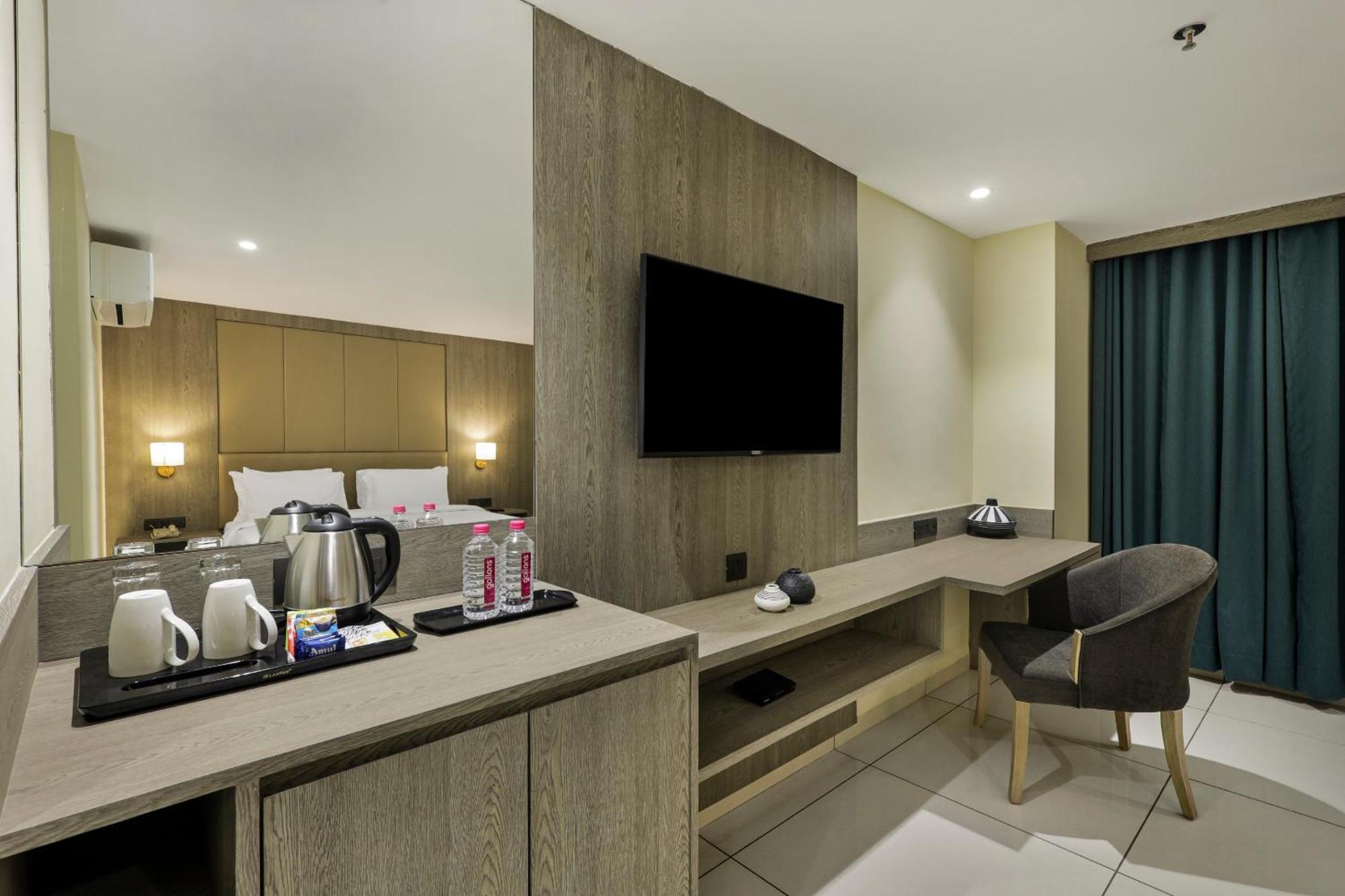 Sunday Hotel 巴罗达 外观 照片