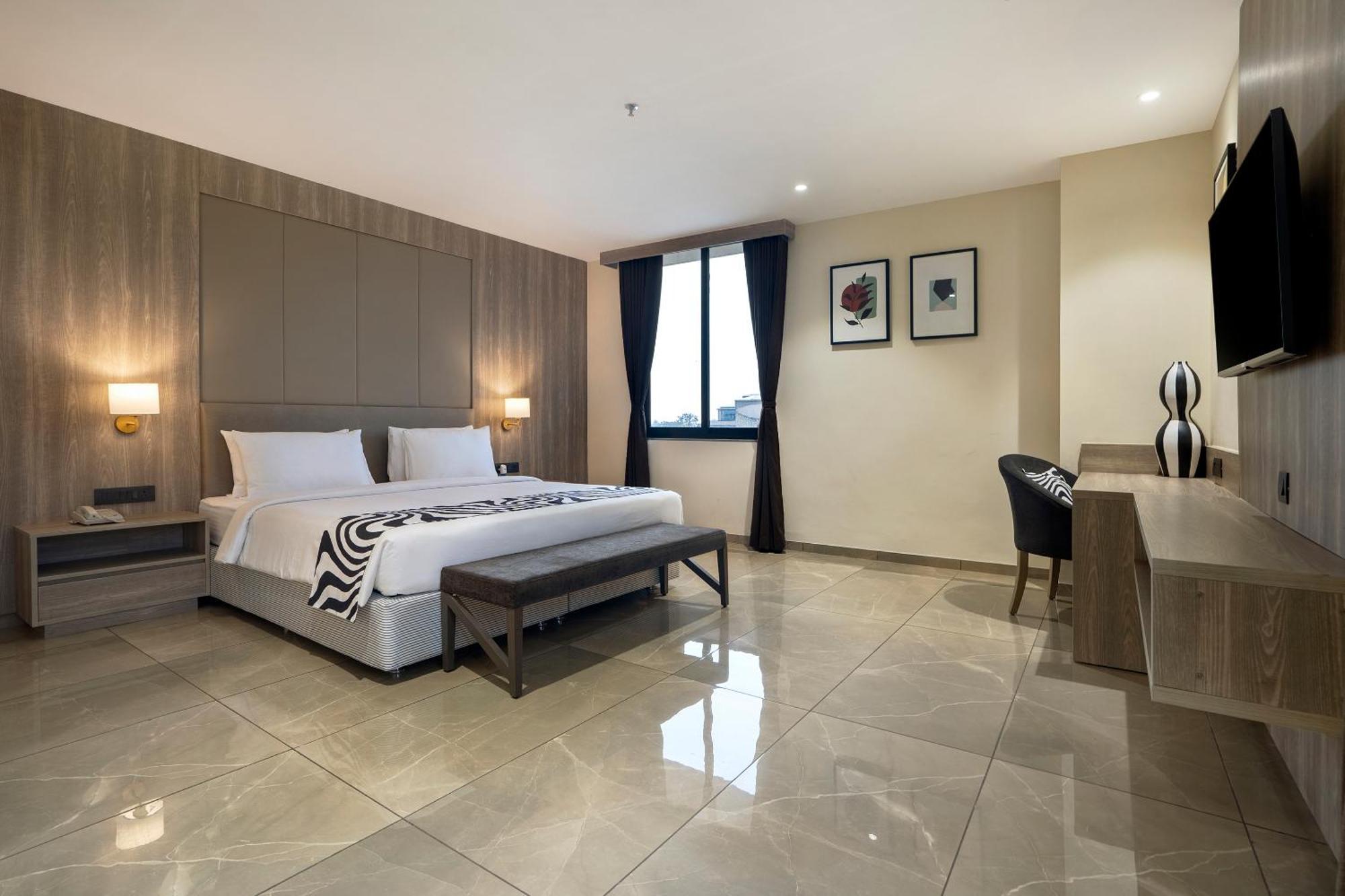 Sunday Hotel 巴罗达 外观 照片