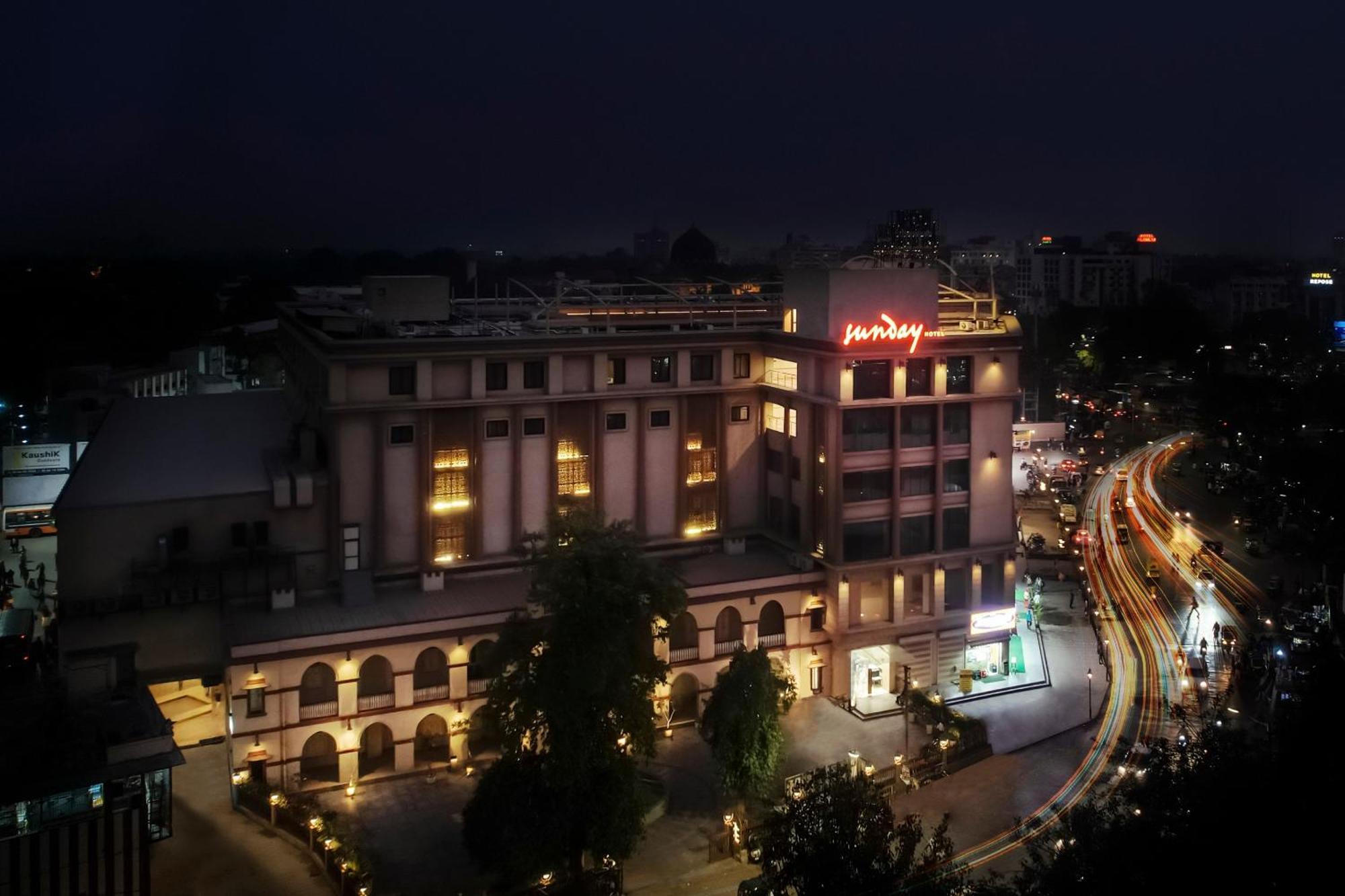 Sunday Hotel 巴罗达 外观 照片