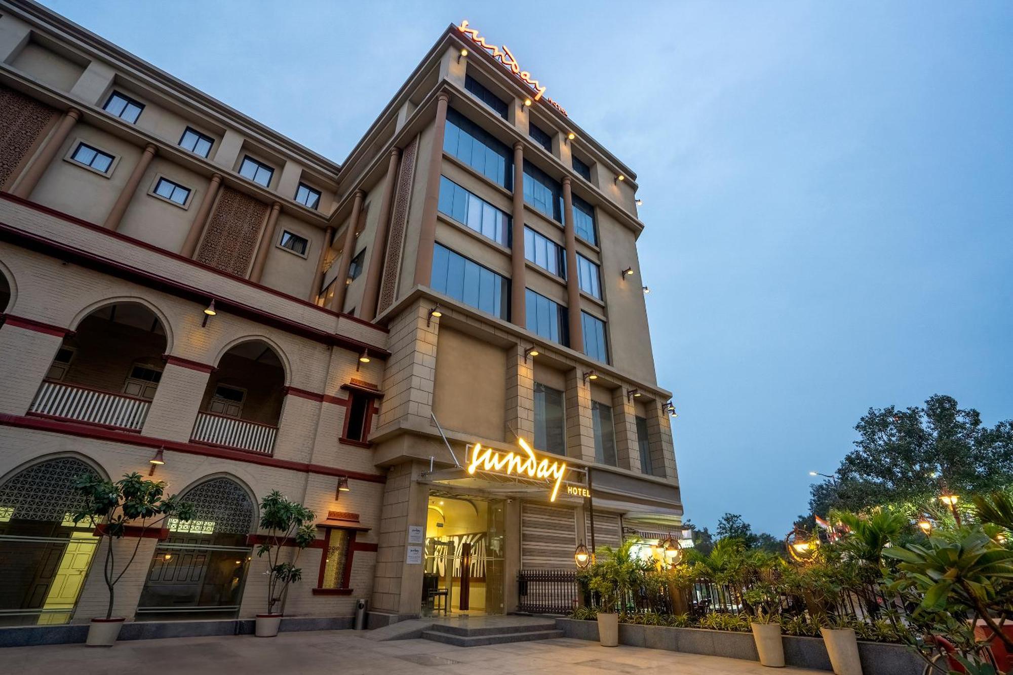 Sunday Hotel 巴罗达 外观 照片