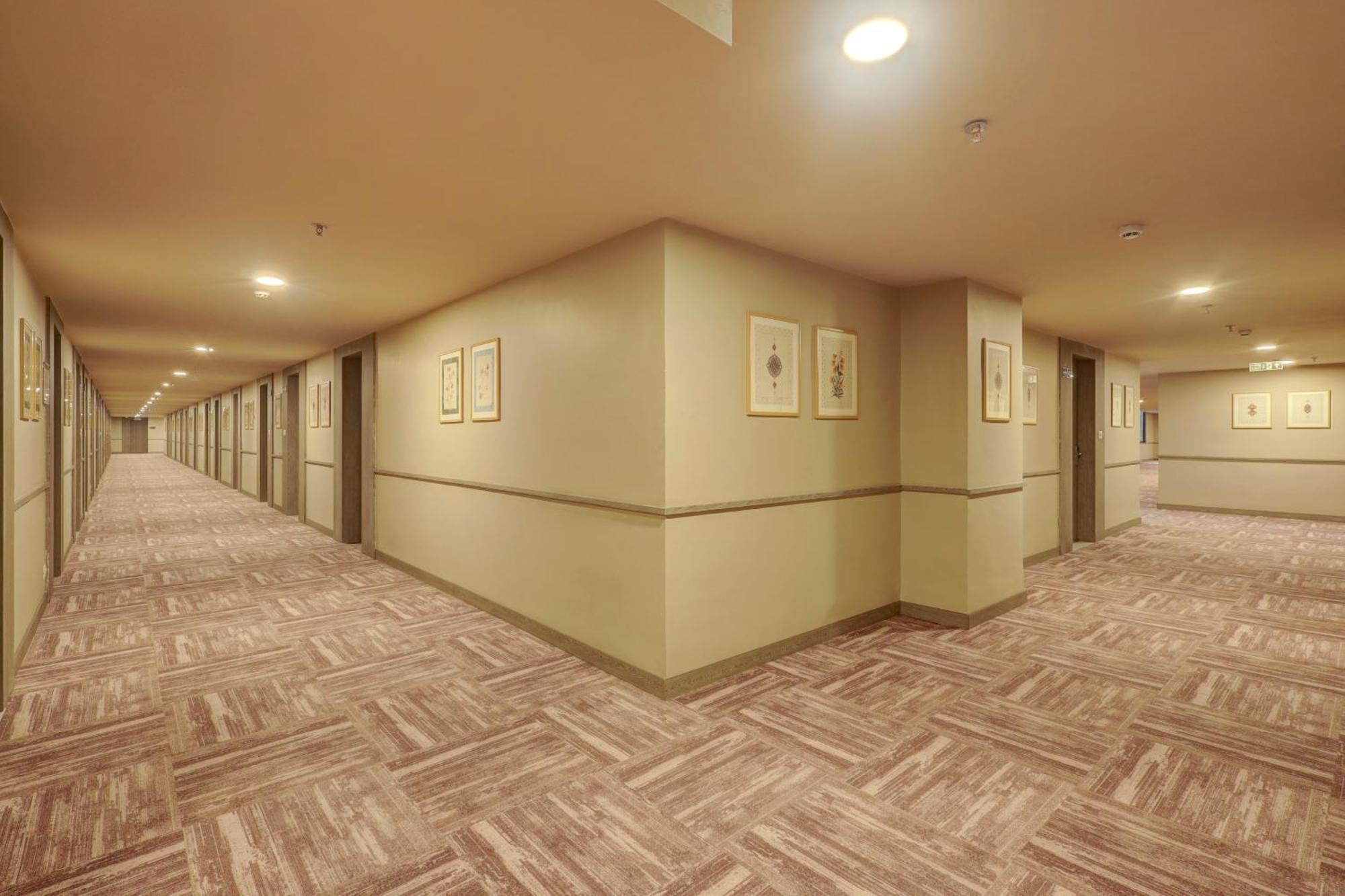 Sunday Hotel 巴罗达 外观 照片